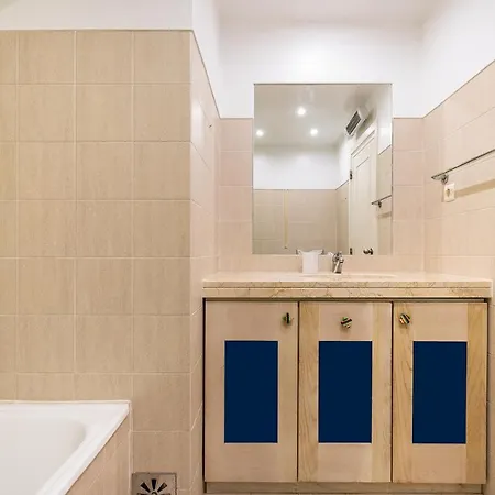 Cosy 4 Bedroom Duplex In Belem Apartman